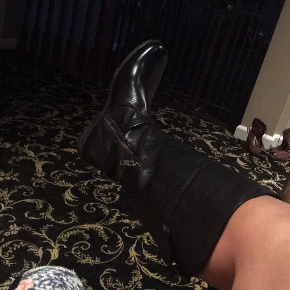NWT frye boots 7.5 to small for me:( never worn